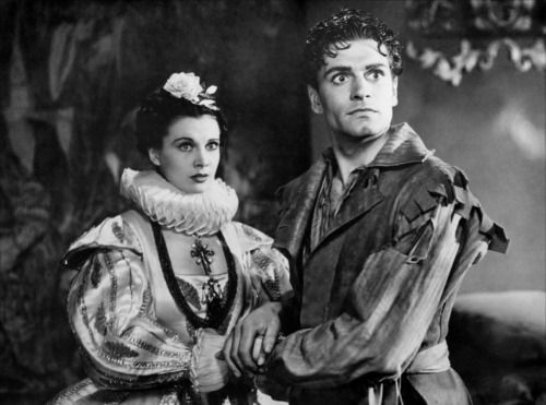 TalkingPicsTV's tweet photo. 06:00 FIRE OVER ENGLAND (1937) *Subtitles Available* drama #FloraRobson #LaurenceOlivier #VivianLeigh #RaymondMassey A Naval Officer volunteers to go undercover in the Spanish court for Queen Elizabeth. https://t.co/O2FeeoVsQ8