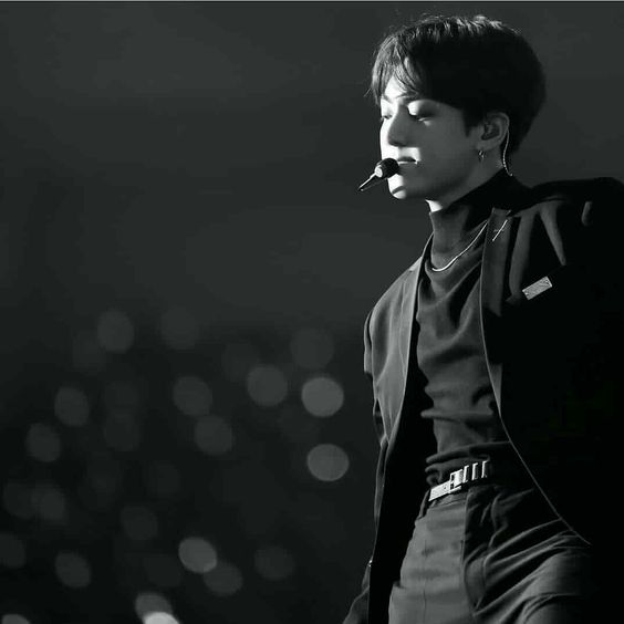 Jungkook - Black and White(Help!!! )