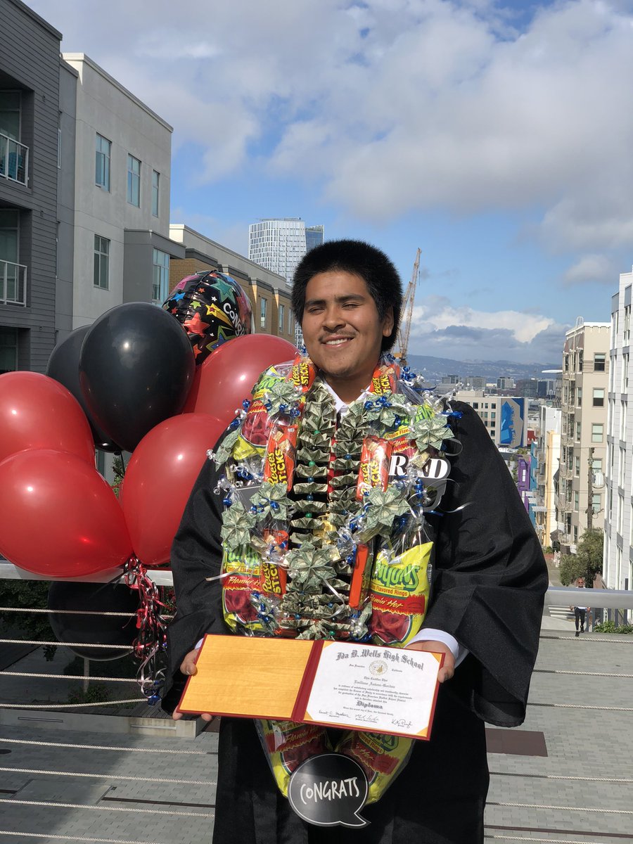 puropinche_ari's tweet photo. My cousin (basically brother) Emiliano graduated high school yesterday 🥳🔥👏🏽 #NativeGrads #ClassOf2020 #SFUSDGrads2020 https://t.co/JMne1HUywe