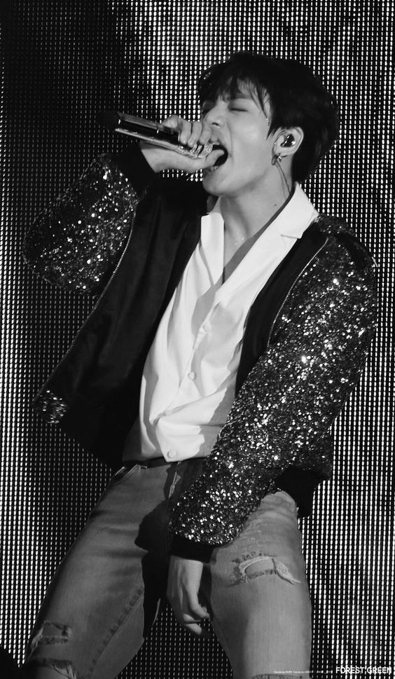 Jungkook - Black and White(Help!!! )