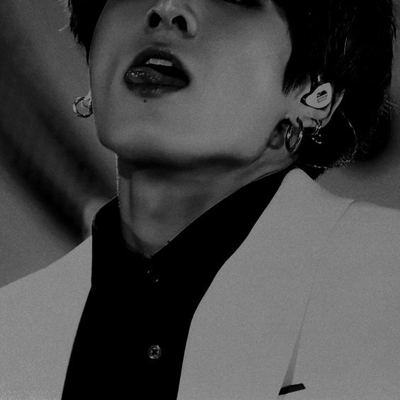 Jungkook - Black and White(Help!!! )