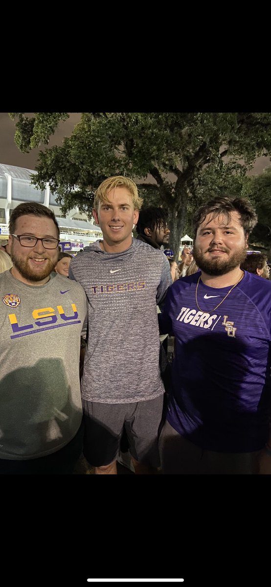 dyount25's tweet photo. Lobbing up a happy birthday to my dude @saylor_corbin! How bout we serve up a 50 piece on Jimbo today? 🐯😎 https://t.co/kdLaqdyXpU
