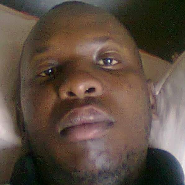 AdvoBarryRoux's tweet photo. Mahlare Thabo Morerwa shot his wife 4 time on the chest in front of the kids( a boy and a 2yrs daughter) on Wednesday night. They where staying in Cosmo City. Mahlare is currently on the run if you see or have info about his whereabouts call the police.

Retweet For Awareness https://t.co/1e6W9uxCQY
