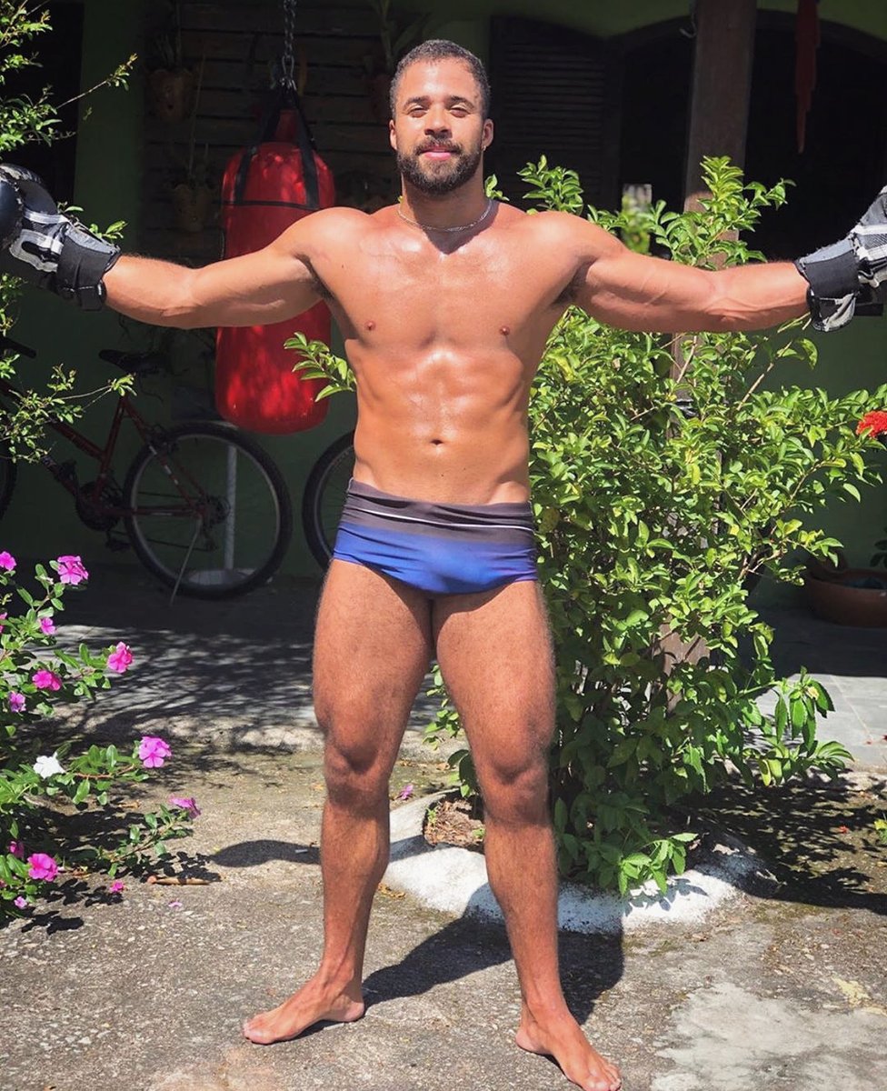 _GatoBR's tweet photo. #sunga #speedo #swimsuit #swimwear #beachwear #beach #riodejaneiro #praia #praieiro #brasil #brazil #muscle #sixpack #dollarsign #hotmen #hotguys #beard #pool #piscina #homensdesunga #beardlife #hairychest #sunglasses #shades #instahunk #instaguy #swimpixx https://t.co/cIfOWfBlJU