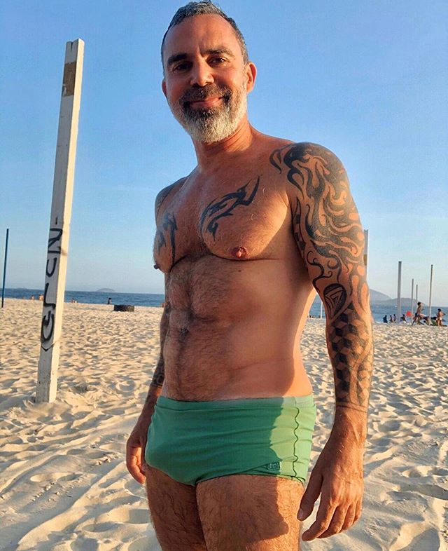 _GatoBR's tweet photo. #sunga #speedo #swimsuit #swimwear #beachwear #beach #riodejaneiro #praia #praieiro #brasil #brazil #muscle #sixpack #dollarsign #hotmen #hotguys #beard #pool #piscina #homensdesunga #beardlife #hairychest #sunglasses #shades #instahunk #instaguy #swimpixx https://t.co/ToU8tiwEiZ