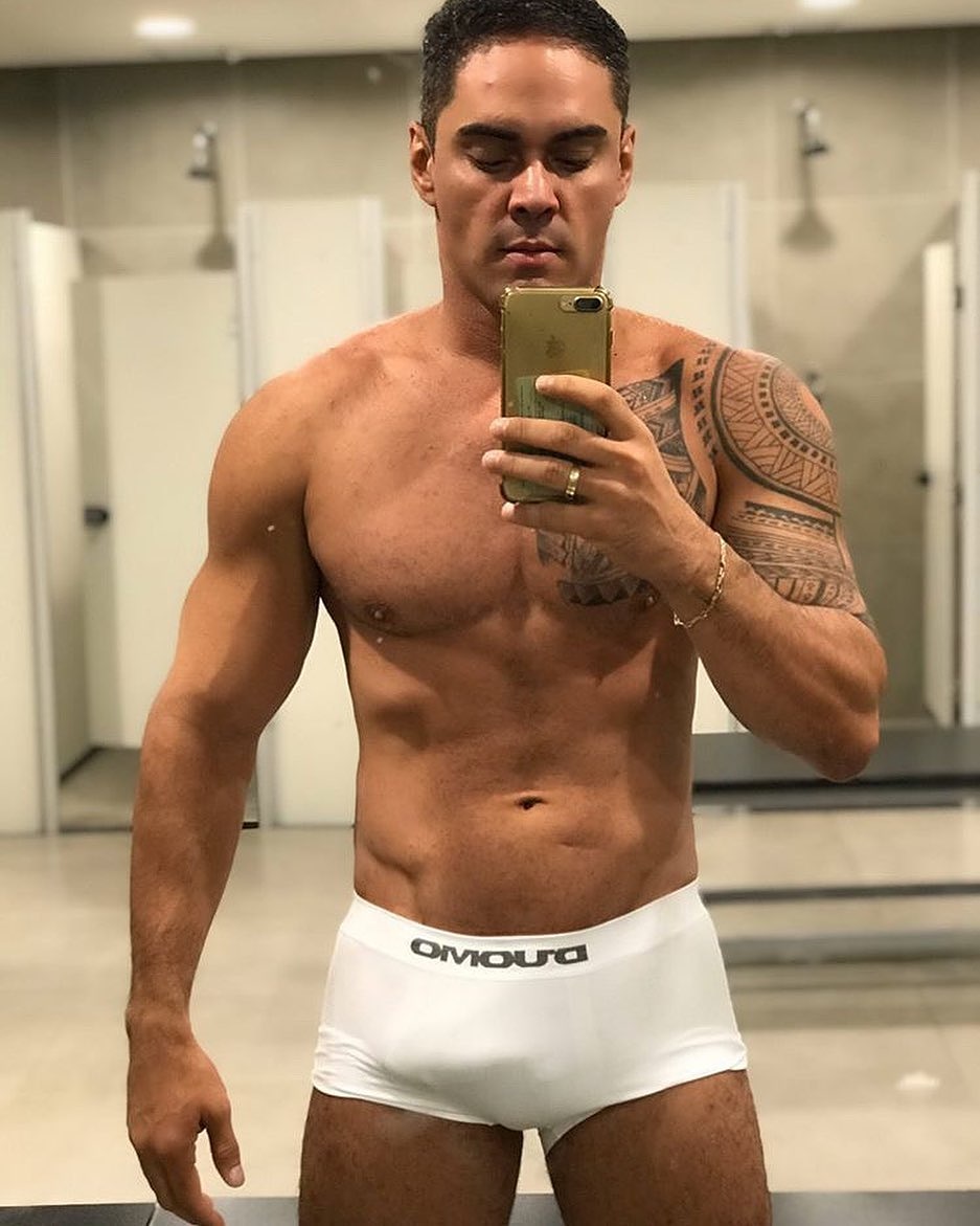 _GatoBR's tweet photo. #sunga #speedo #swimsuit #swimwear #beachwear #beach #riodejaneiro #praia #praieiro #brasil #brazil #muscle #sixpack #dollarsign #hotmen #hotguys #beard #pool #piscina #homensdesunga #beardlife #hairychest #sunglasses #shades #instahunk #instaguy #swimpixx https://t.co/uCiiVRvGM1