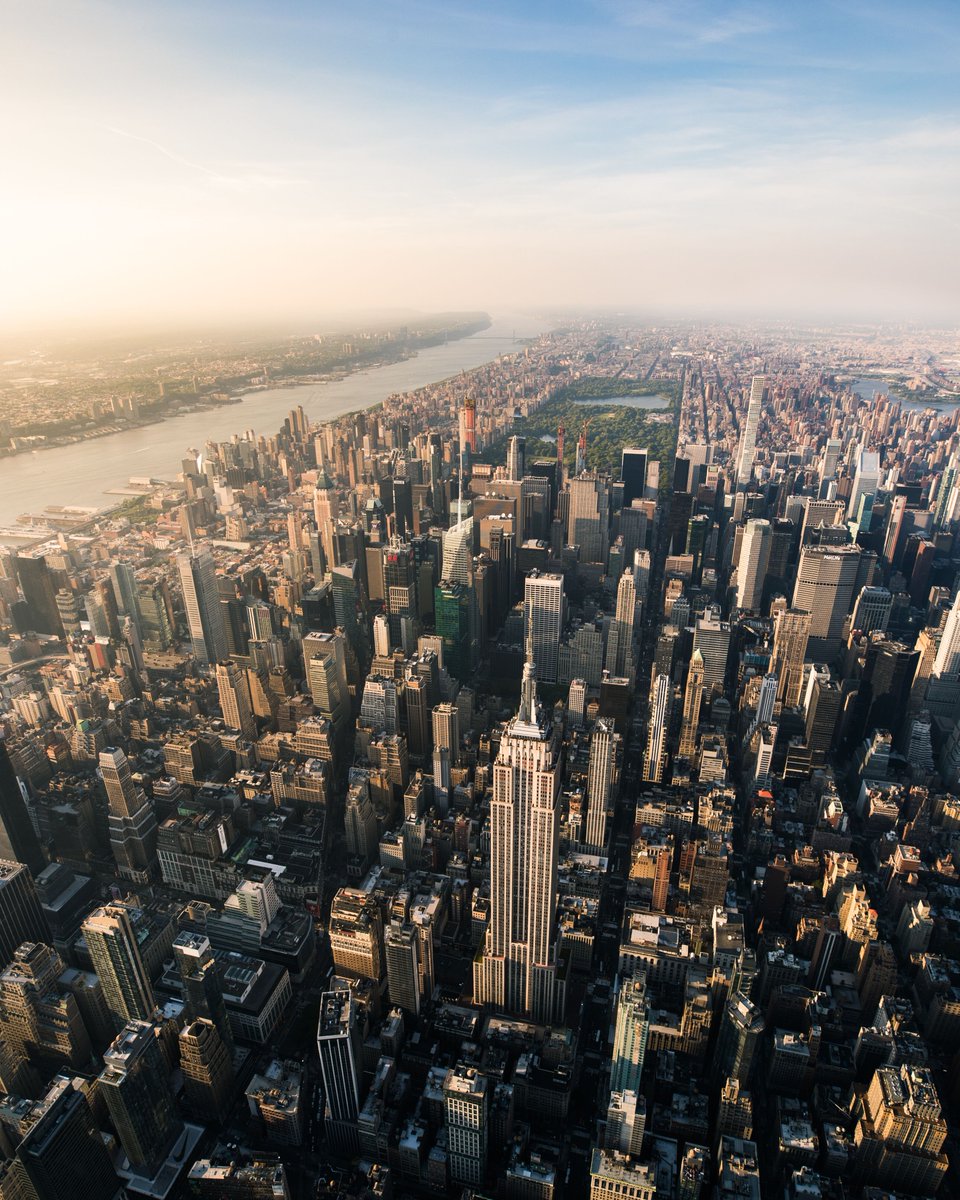FlyNYON's tweet photo. ✨🌃 End the weekend with 50% OFF ALL FLIGHTS!
.
.
BUY NOW, SCHEDULE LATER! Valid for 2 years. 
.
.
@flynyon @nyonair @nyonstudio #flynyon #nyonair #nyonstudio #nychelicopter #helicopter #newyorkcity #nyc #nycprimeshot #manhattan #empirestatebuilding #centralpark #nycaerial https://t.co/8kaiH9VLCJ