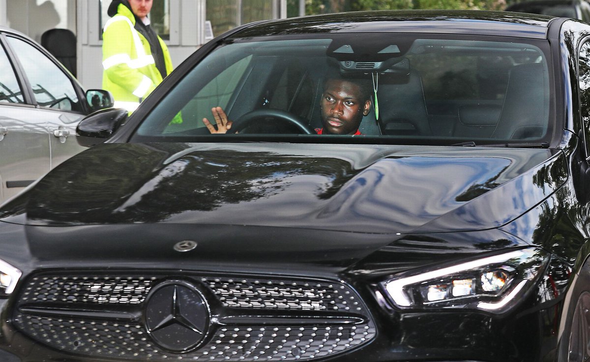 utdreport's tweet photo. Mata, Rashford, Tuanzebe, Mengi and Pogba arriving at Carrington today #mulive [men] https://t.co/1oONzbD5N0