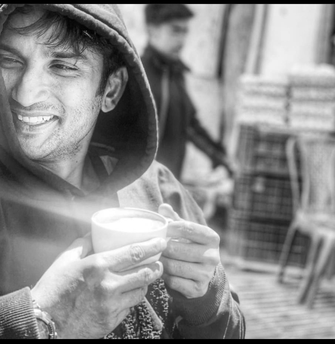 dzsakshi91133's tweet photo. I don't wanna believe it. Sir Plz come back and tell me that you're here to teach us what to do after failure 🙂💔
#ShushantSinghRajput https://t.co/CTRffv7vrf