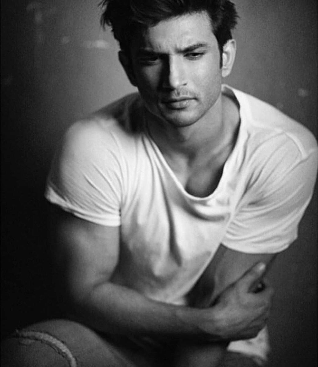 TheBuzzUpdates's tweet photo. Indian Actor Sushant Singh Rajput committed Suicide!💔
#RIPSushantSinghRajput 
#SushantSinghRajput https://t.co/NN1G8UNrr9