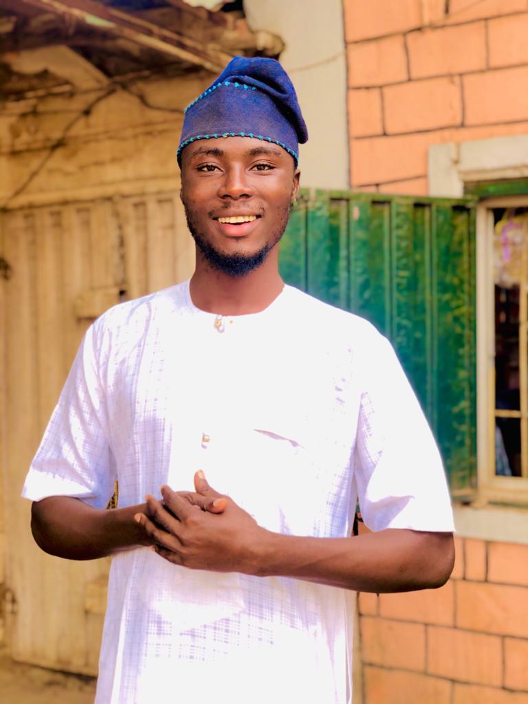 Usman_Chobal's tweet image. Be with people that always remind u of Allah.
Always support you.
Always care about you.
Will always be there for you.

Family is not whose blood you carry, who ever is ready to roll in good or bad is called FAMILY
@el_uthmaan @SarkiMal @abu_aseeem