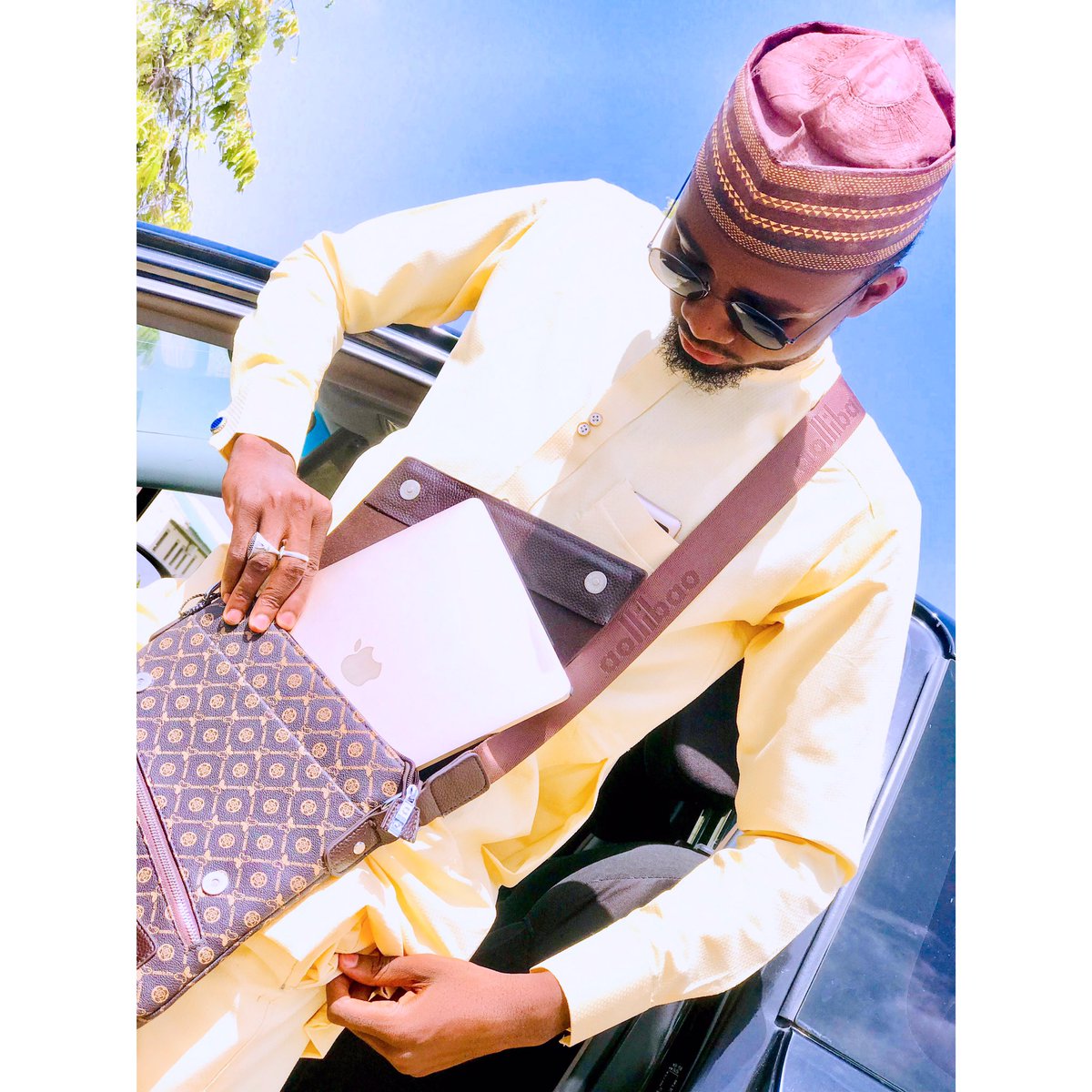 Record7Sultan's tweet photo. This wat d real marlins use there shaku shaku bag @officialnairam1 @Zinoleesky_ @officialdeezell @ArewaTwiter #marliansday #marlians @AREWA24Channel I AM THE KING 👑 OF NORTHERN MARLINS https://t.co/Nd83LxsbvW