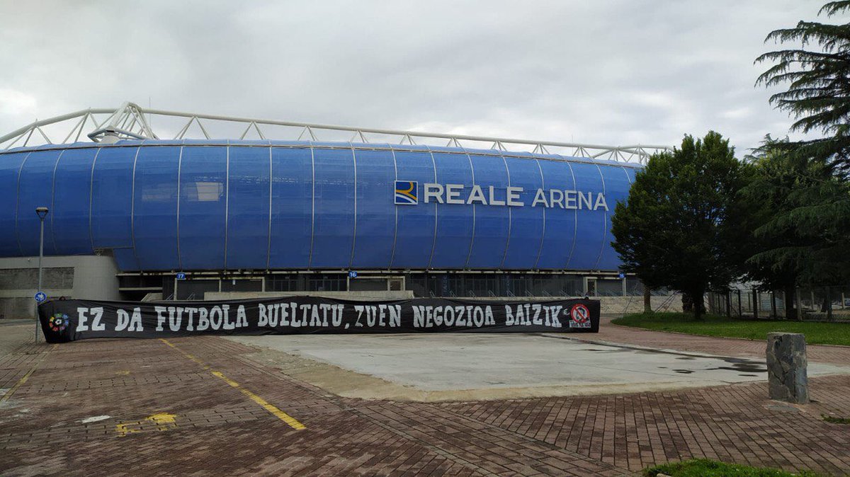 BultzadaTX's tweet photo. Gaurkoa ez da euskal derbi bat izango...zaleturik gabe ez behintzat!!! GAUR EGUNGO FUTBOLARI EZ! EZ DA FUTBOLA BUELTATU, ZUEN NEGOZIOA BAIZIK!!! #noesfútboleslaliga #withoutfansfootballisnothing https://t.co/VA2tSqvhWx