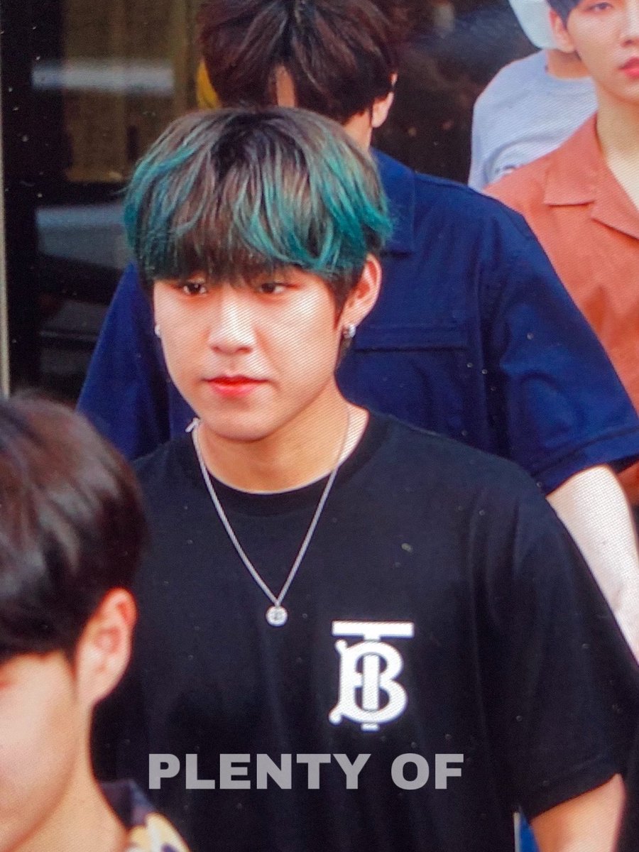 PLENTY_OF_1102's tweet photo. 200614 평화콘서트 퇴근
우진이 수고해써😇😇
#박우진 #PARKWOOJIN #AB6IX https://t.co/vaUckIUeWs