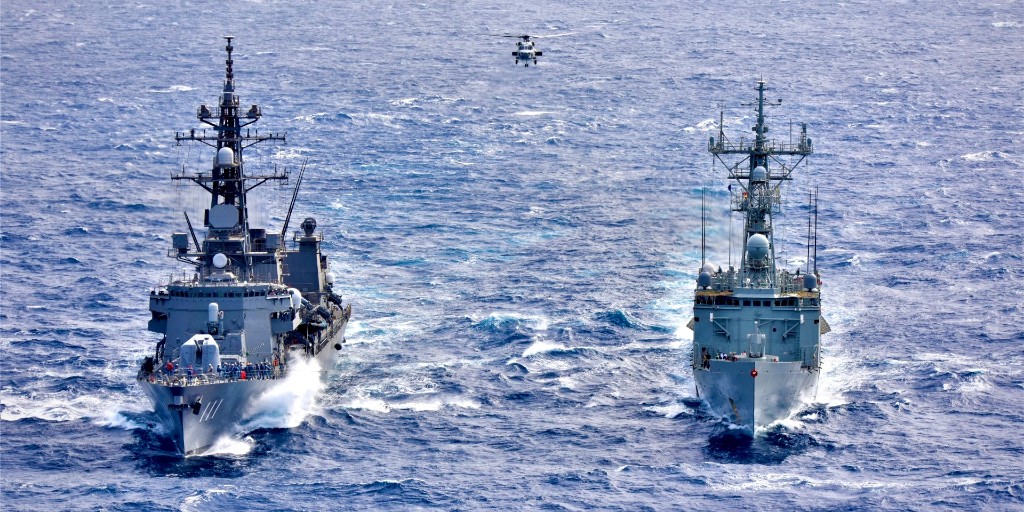 EUNAVFOR's tweet photo. #OpATALANTA 🇪🇸🛳️#Numancia and 🇯🇵🚢#Ohnami conducted a #PASSEX to increase performance and effectiveness @eu_eeas@ChairmanEUMC @EMADmde @Armada_esp @ModJapan_en @jmsdf_pao_eng #StrongerTogether #Somalia #counterpiracy #maritimesecurity #cooperation #hornofafrica #IUUFishing https://t.co/psKLpt2s4a