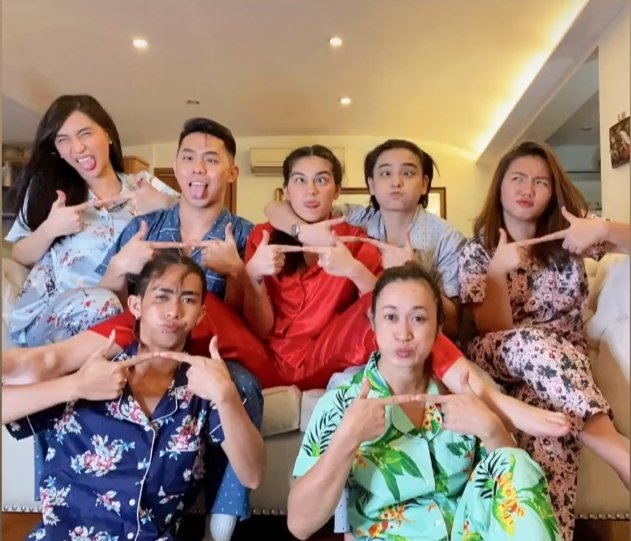 angelan09212595's tweet photo. @ZeinabHarake11 #LovingYouB naman nawala na yung #LUVTOP HAHAHAHA https://t.co/0aAHqDU8Fw