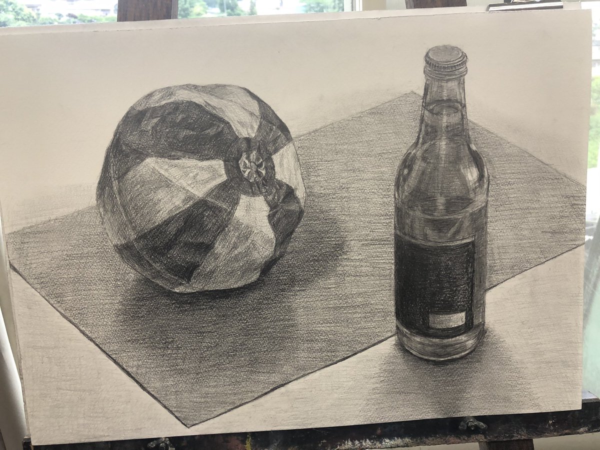 今週は卓上静物デッサンの課題！自分でモチーフを組んで鉛筆デッサンを