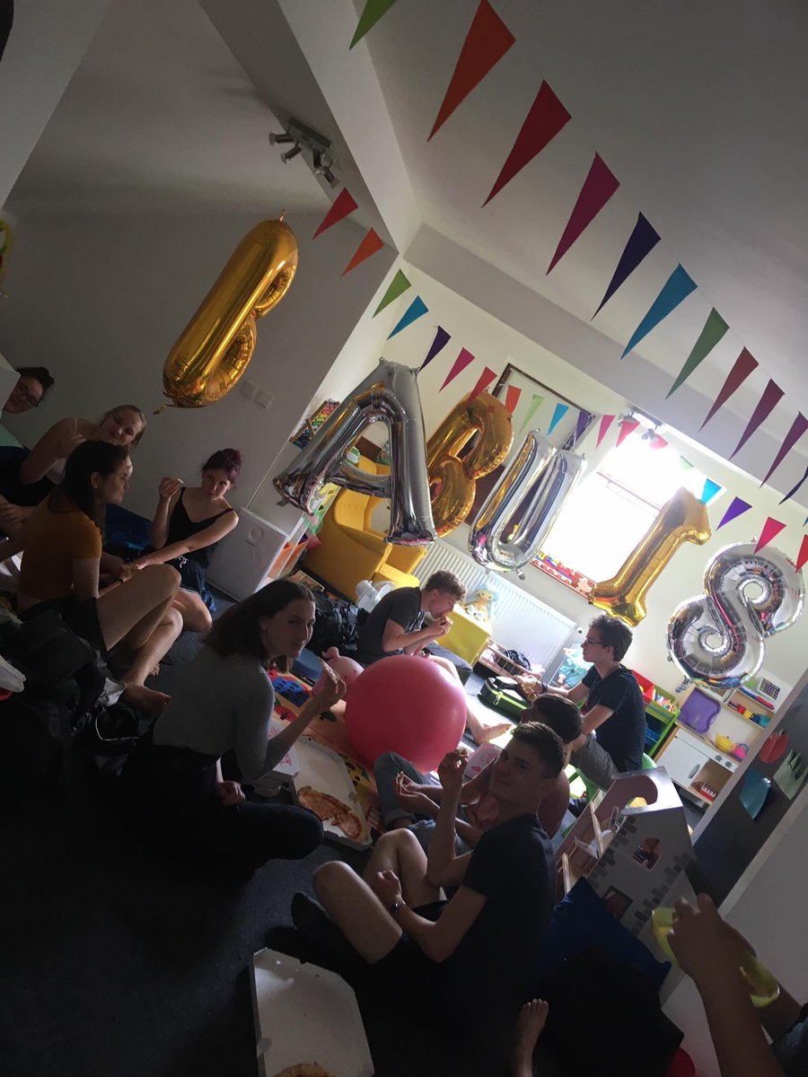 CzNpdm's tweet photo. Dnes předsedkyně NPDM, Bára Spáčilová, slaví 18. narozeniny, které letos padly na zasedání Rady a Předsednictva NPDM. 🍰🎁nekončíme a brzy dáme vědět, co je u nás nového.💙#birthdayweekend #NPDM https://t.co/Zm9RXBpUwu