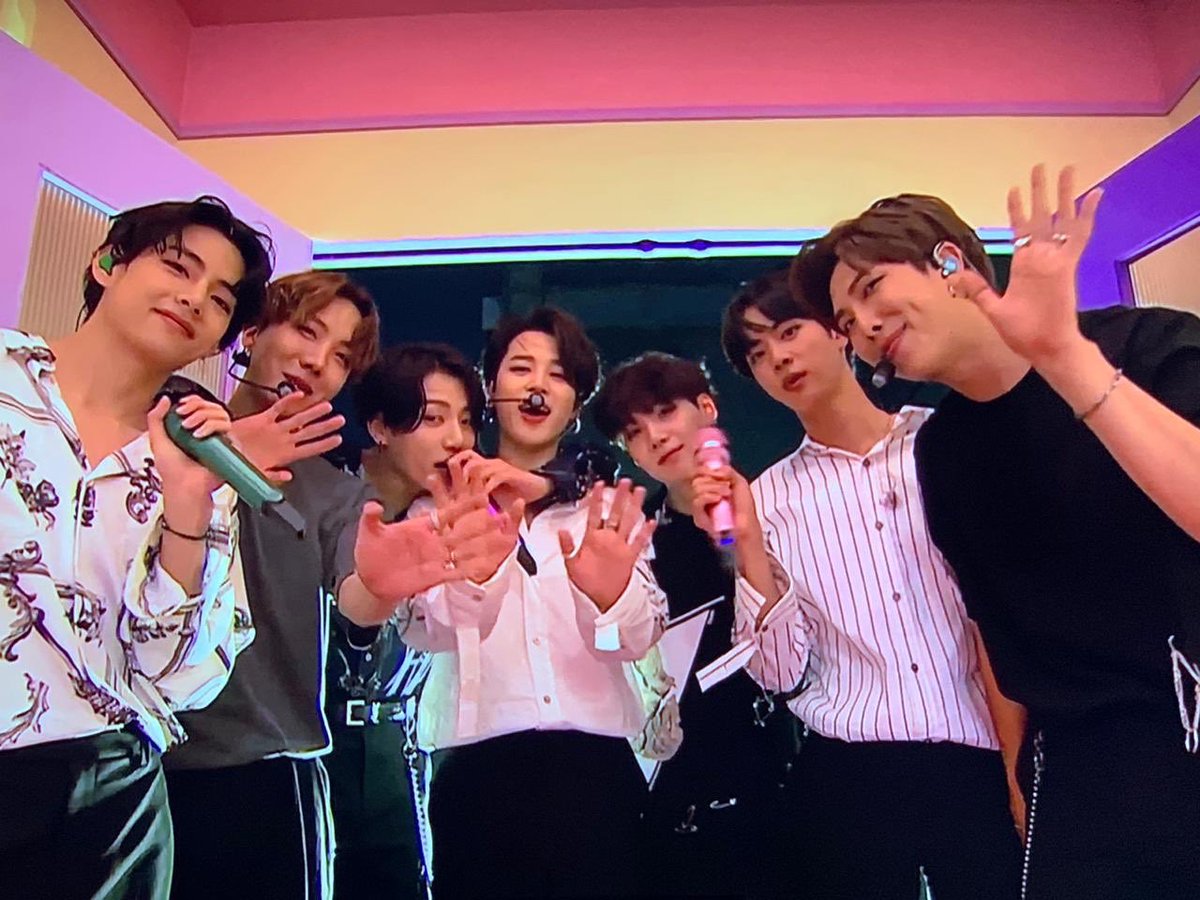 sarahbtsdna's tweet photo. WE’LL GO SEE YOU ,WAIT THERE 

#BangBangConTheLive #BTSARMY #7th_anniversary_BTS #BTSFESTA2020 #First7withBTS  😭😭😭😭😭😭😭😭😭😭

I miss you so much everyday 
Always here...Always waiting https://t.co/MUjUura6mj