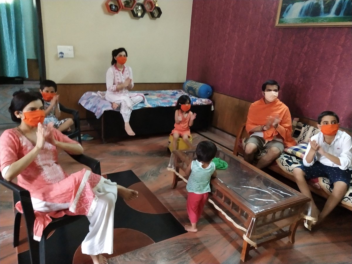 shivdagar99's tweet photo. #हरियाणा_जनसंवाद_रैली आज लाइव देखी।
टेक्नोलॉजी का अद्भुद नज़ारा देखा।
घर एवं आसपास के लोगो के साथ संवाद सुना।
हरियाणा के इतिहास के #पहली_वर्चुअल रैली हुई।
#oneyearofmodi2
@narendramodi @mlkhattar @BJP4Haryana @Gurugram4BJP @sureshbhattbjp @ManishYadavBJP @bhupinderbjpggm @BJYM https://t.co/2ulsHGkk0U
