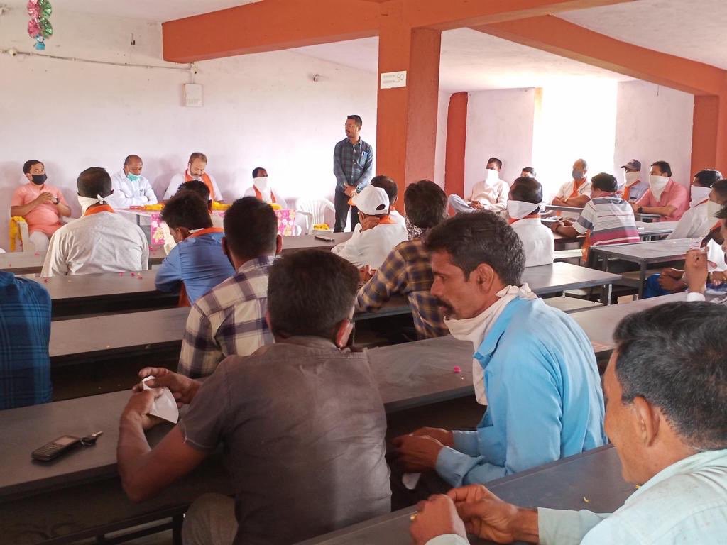 bachubhaikhabad's tweet photo. ભારતીય જનતા પાર્ટી ધાનપુર તાલુકાની ડીજીટલ સંપર્ક અભિયાનની બેઠક પીપેરો ખાતે યોજવામાં આવી.
 #Bjp #BachubhaiKhabad #Devgadhbariya #covid19 #IndiaFightsCorona #digitalsampark #bjpdahod https://t.co/4oQohNORWm