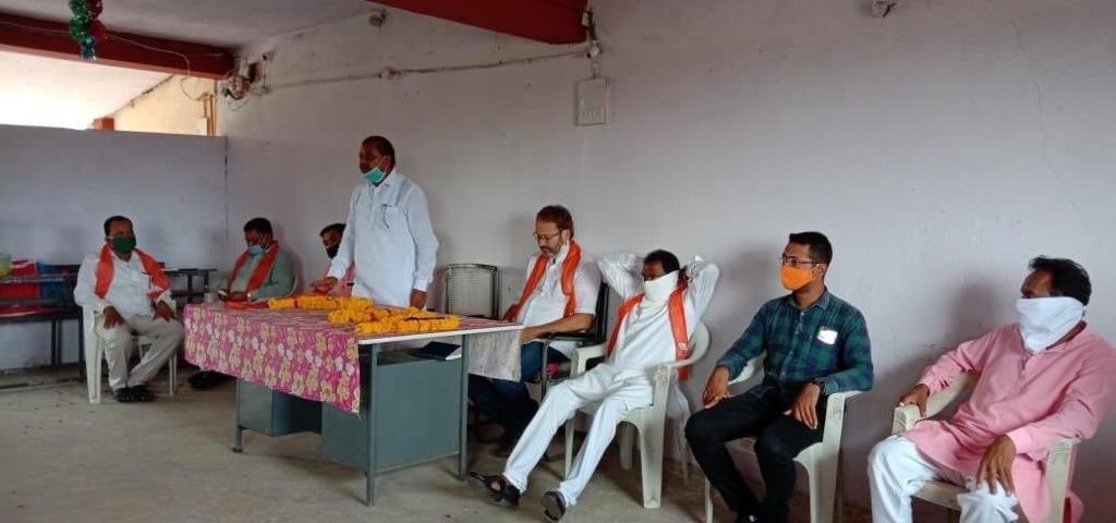 bachubhaikhabad's tweet photo. ભારતીય જનતા પાર્ટી ધાનપુર તાલુકાની ડીજીટલ સંપર્ક અભિયાનની બેઠક પીપેરો ખાતે યોજવામાં આવી.
 #Bjp #BachubhaiKhabad #Devgadhbariya #covid19 #IndiaFightsCorona #digitalsampark #bjpdahod https://t.co/4oQohNORWm