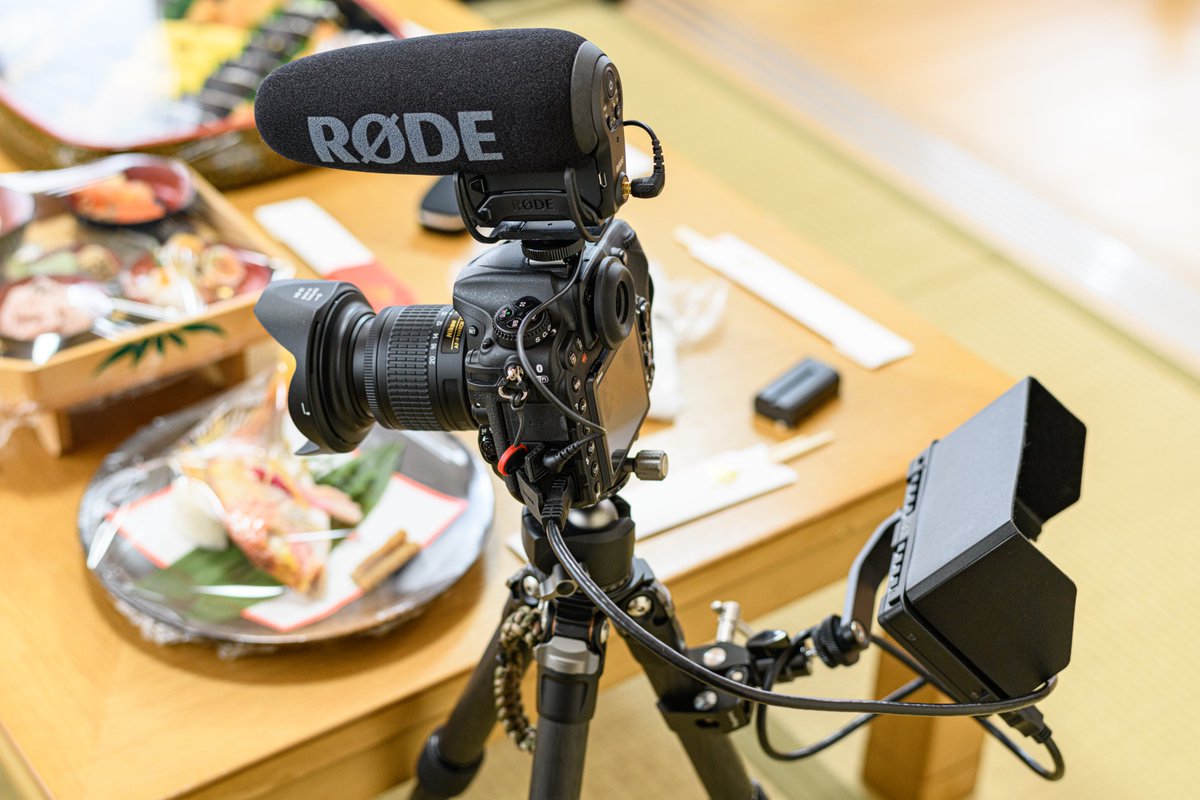 krime64Impala's tweet photo. 本日の機材献立
動画は #d500 使って4Kで
音声は #rode の #videomicproplus
外部モニタもセットして
#tokistar のカーボンライトスタンドの #TS112ST に #godox の #ad200 に #EC200 1灯と
#tt600 を1灯
#sb910 を1灯
三脚は #leofoto の #LS365c に #LH55
#LS283CM に #LH30
#nikon #58mm #D850 https://t.co/EHz06Zofqb