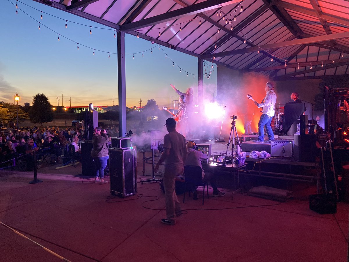 cultivated_cbd's tweet photo. Thanks @Chris_Hawkey for a great night! What a perfect way to kick off the concert season #Hawklive #CultivateJoy https://t.co/zx7rgOZsOb