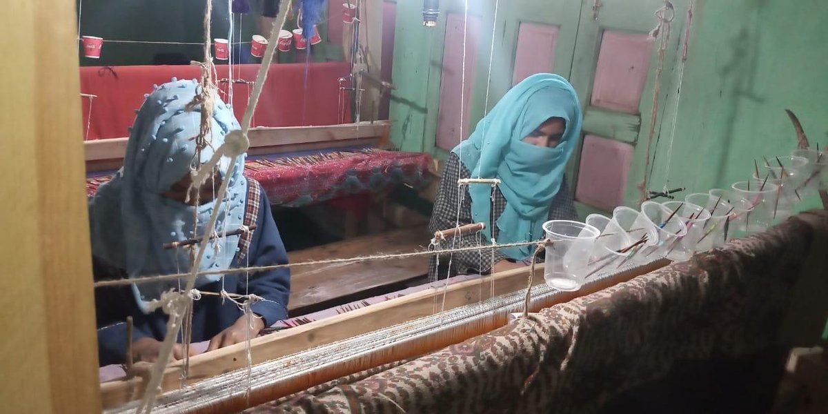 hello_anshul's tweet photo. Living with COVID - 250 trainees at 11 Skill Centres across #Kupwara J&amp;K lead the way in adapting to changed lifestyles; Sessions continue in Crewel Embroidery, #Kani Shawl Weaving, #woodcarving and Carpet weaving for aspiring girl candidates 
@MSDESkillIndia @thebetterindia https://t.co/J6vfDZWWcU