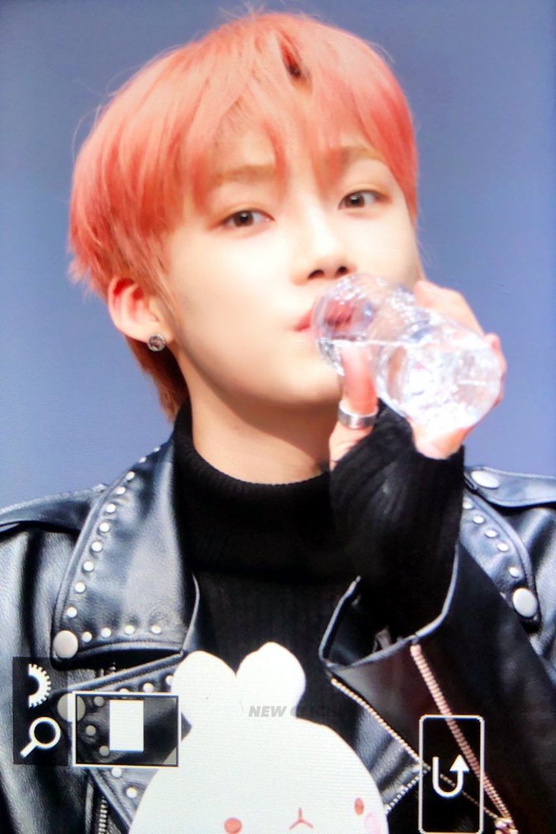 hourlynyu's tweet image. 