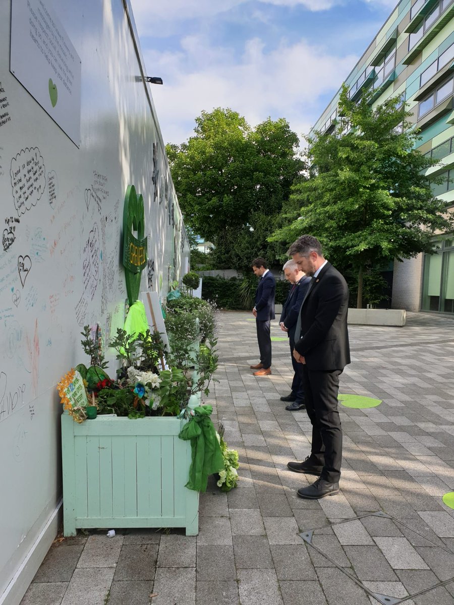 fbunational's tweet photo. We have laid a wreath to honour the 72 lives lost in the Grenfell Tower fire.

It was a tragedy that never should have happened.

We stand in solidarity with the community in their search for justice. https://t.co/V8MzJpC5lw