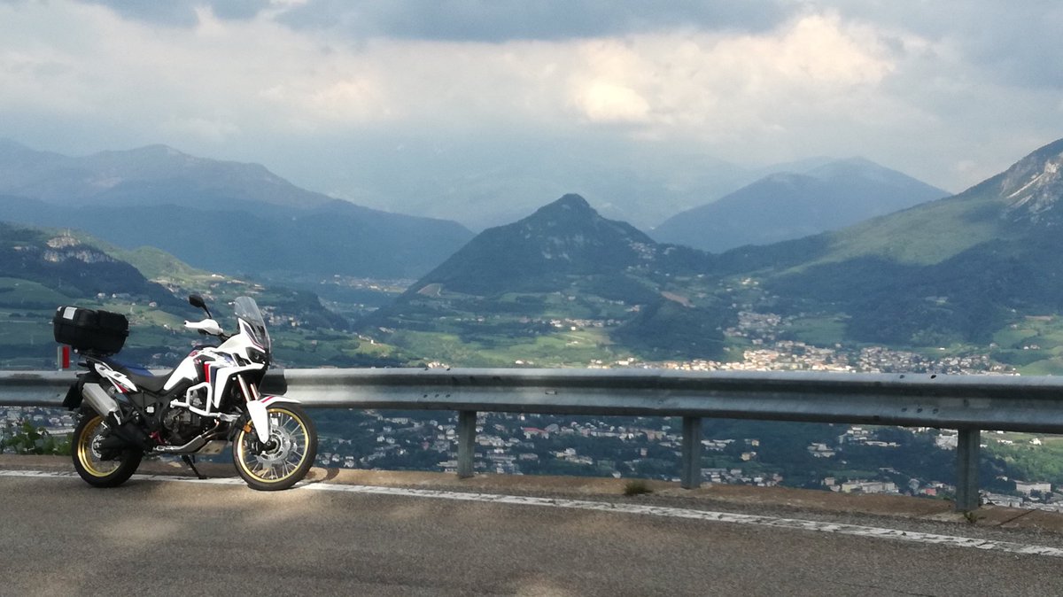 MarcoOssTrento's tweet photo. First present for my #AfricaTwin #crf1000 with the #crashbars by #OutbackMotortek https://t.co/0Ggkrkwvkw