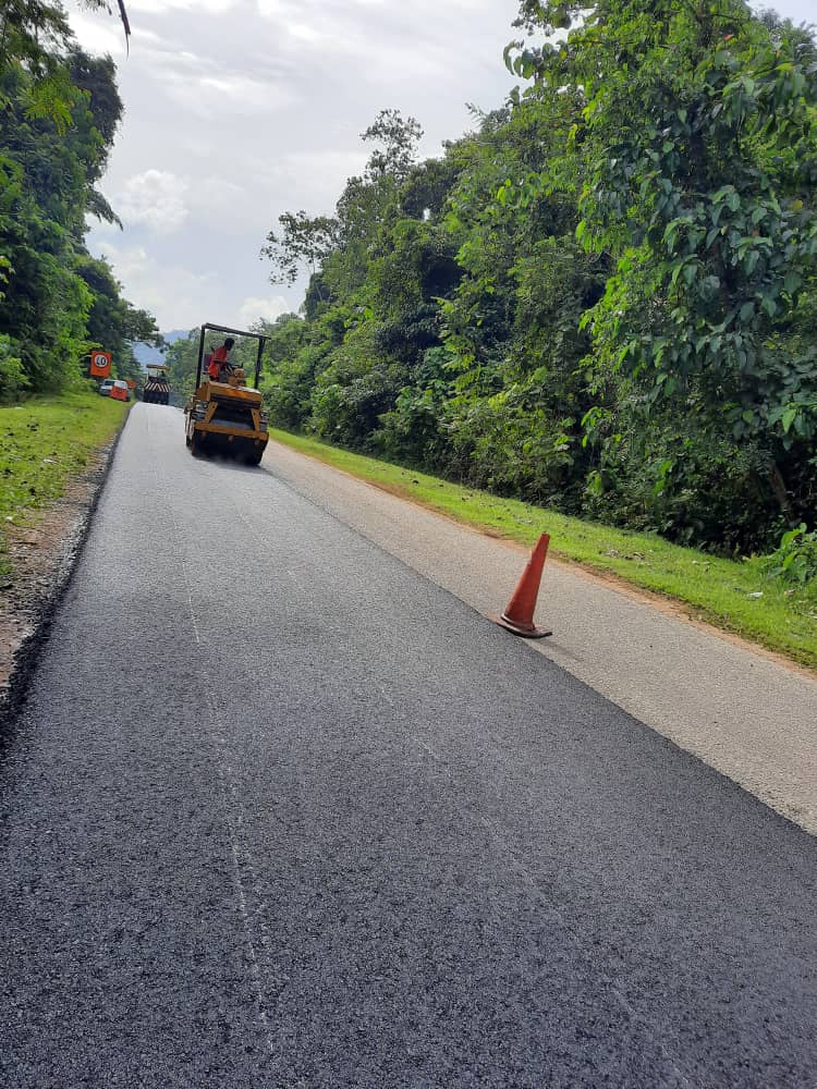 RcBentong's tweet photo. #teamroadcare #PRE1 #berkalapavemen #resurface di #ft1502 sec0-3 #raub @PetraJayaMP @ZTTCSFJ @MOWorks @JKRMalaysia @CSFJ_JKR @JKRPAHANG @JKR_Raub @Roadcare_Msia @Roadcare_Phg https://t.co/Z119TBbpJy