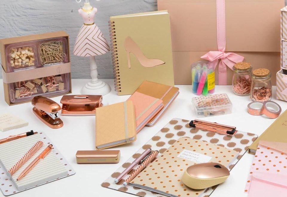 Gününüzü daha da güzelleştirmek için bir hediyemiz var!☺️💛

Sayfamızı takip edip, bu tweeti RT’leyen şanslı takipçimiz “kırtasiye seti” kazanıyor!

#çekiliş #pazar