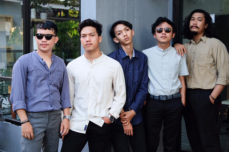 pamityang2an's tweet photo. "Selaksa" single perdana @TiberiasId resmi dirilis --> https://t.co/XIB5oFG927…
.
https://t.co/U50ETBrjiV
. https://t.co/vhoXRBFhl7