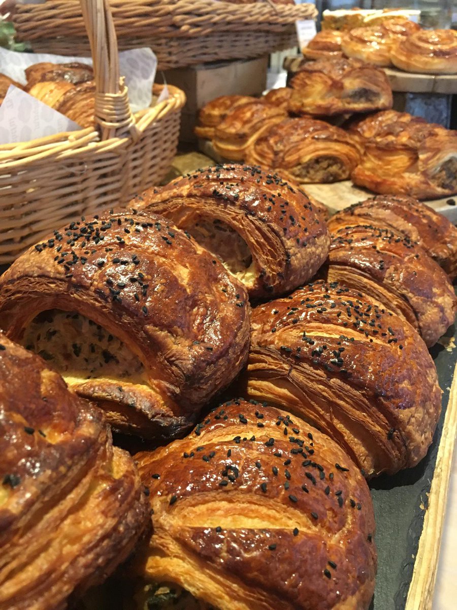 thoughtfulbread's tweet image. Our glorious sausage rolls are back! 🐷
Fantastic @LarkhallButcher pork, sage,braised onions &amp;amp; nigella seed wrapped in fully laminated pastry.
If you haven't tried these you haven't lived 😉.
Now available to order via our website.

You have until 2pm TODAY to order for tuesday