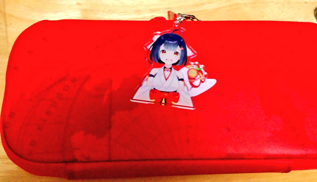 yu1988_1116's tweet image. 届きました
やはりりんこちゃんはめごいなあ
BOOSTのおまけはねぶたくん(仮)でした。
アクキーはswitchのキャリングケースに
シールはswitch本体に貼ったよ
これで旅行先にも連れて行けますね🍎🍏
#津軽りんこ 
#りんこ屋さん