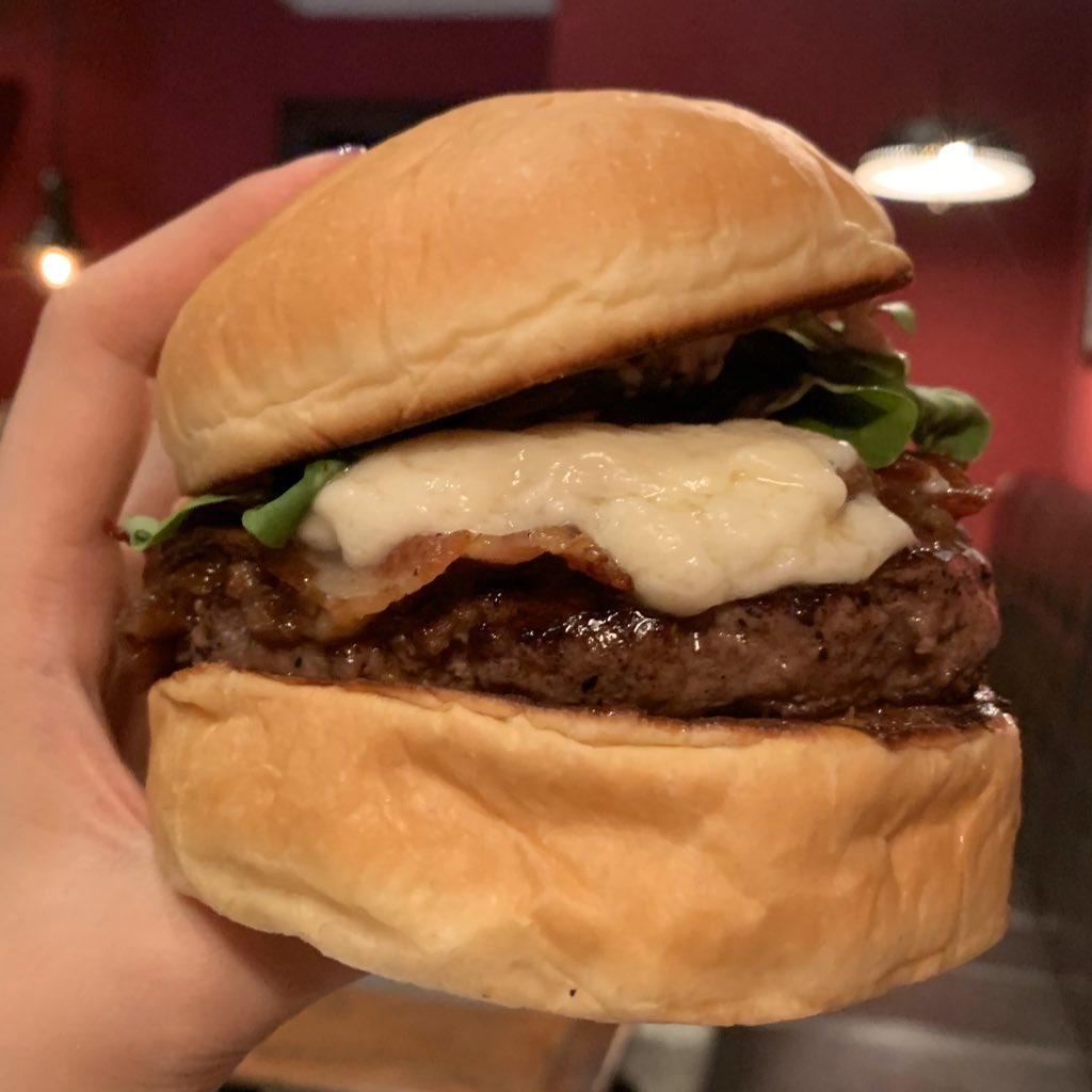 เจนิ 🍔 tweet media