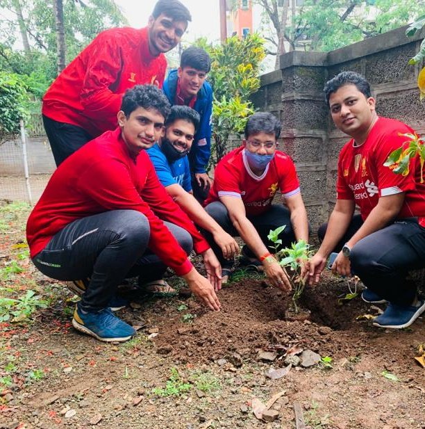 LFCKolhapur's tweet photo. To celebrate our 6th Anniversary,🎊 our members completed a small tree plantation activity today morning.

Trees were planted in Shivaji Park, nearby some of members' homes so that we can take care of them.

#LFCFamily  #JFT96 #Kolhapur #TreePlantation  #OLSCFamily  #LFCINDIA https://t.co/sbAGOzXUX8