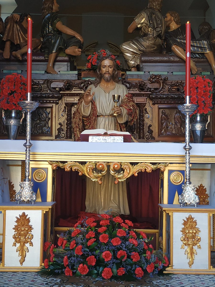 CenayPaz's tweet photo. Feliz Corpus Christi. El te espera, imponente en la Basílica de Santa María para darte su bendición como cada año. 

#somossantacenalinares https://t.co/77BQnArsfO