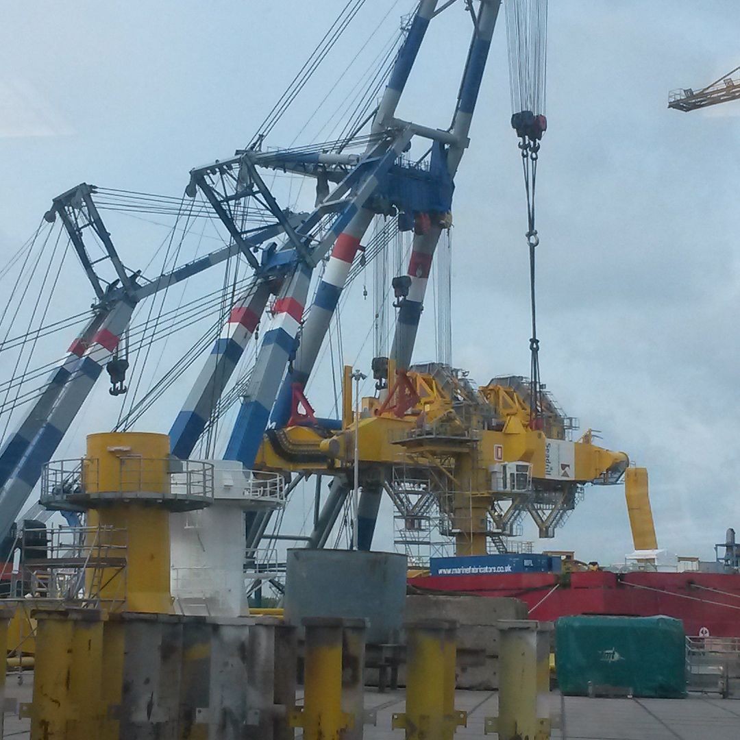 jay_letsconnect's tweet photo. Inhijsen van een pijplegtoren. Een van de belangenrijke mission equipment delen van dit type schip. Deze hijsactie gebeurde hier met behulp van de drie drijvende bokken Matador 1, 2 en 3 van Bonn &amp; Mees. Bekijk de volledige collage op mijn profiel... https://t.co/ZYtiWJh1J0 https://t.co/Q5Cru5cffe