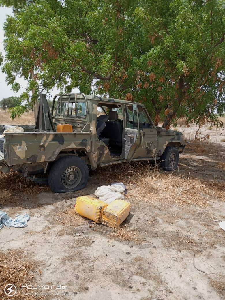 MrMowiz's tweet photo. I expect Nigerian Army to be trending today for the severe blow dealt on BHT yday at Mongonu killing over 30 &amp; capturing 7 vehicles with other weapons...Viewers discretion.. #GODBLESSTHENIGERIANARMY https://t.co/d7QgvFbQ1a