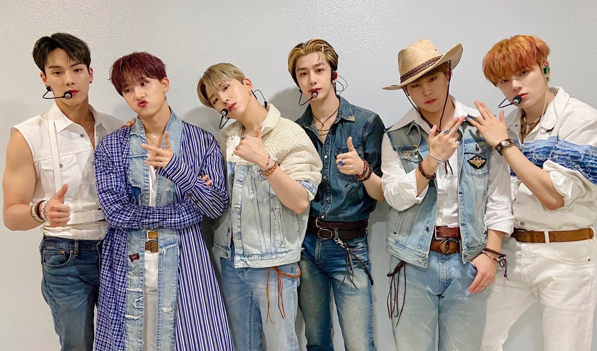 OfficialMONSTAX's tweet photo. [#MONSTA_X]
200614 #몬스타엑스
SBS #인기가요 완료

'#몬베베'와 함께해서 행복했던
우리의 마지막 #판타지아 ❤️
아낌없이 사랑과 응원을 보내주셔서
행복했던 활동이였습니다 🥰
고맙고 사랑해요 몬베베!

✨
#MONSTAX #FANTASIA
#MONSTAX_FANTASIA
#몬스타엑스_판타지아
#사랑한다_몬베베 https://t.co/moBisEvfoW