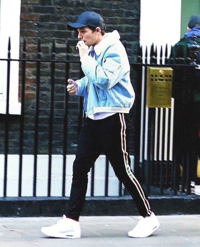 Louis Tomlinson  Louis tomlinson, Denim jacket, Louis tomlinsom