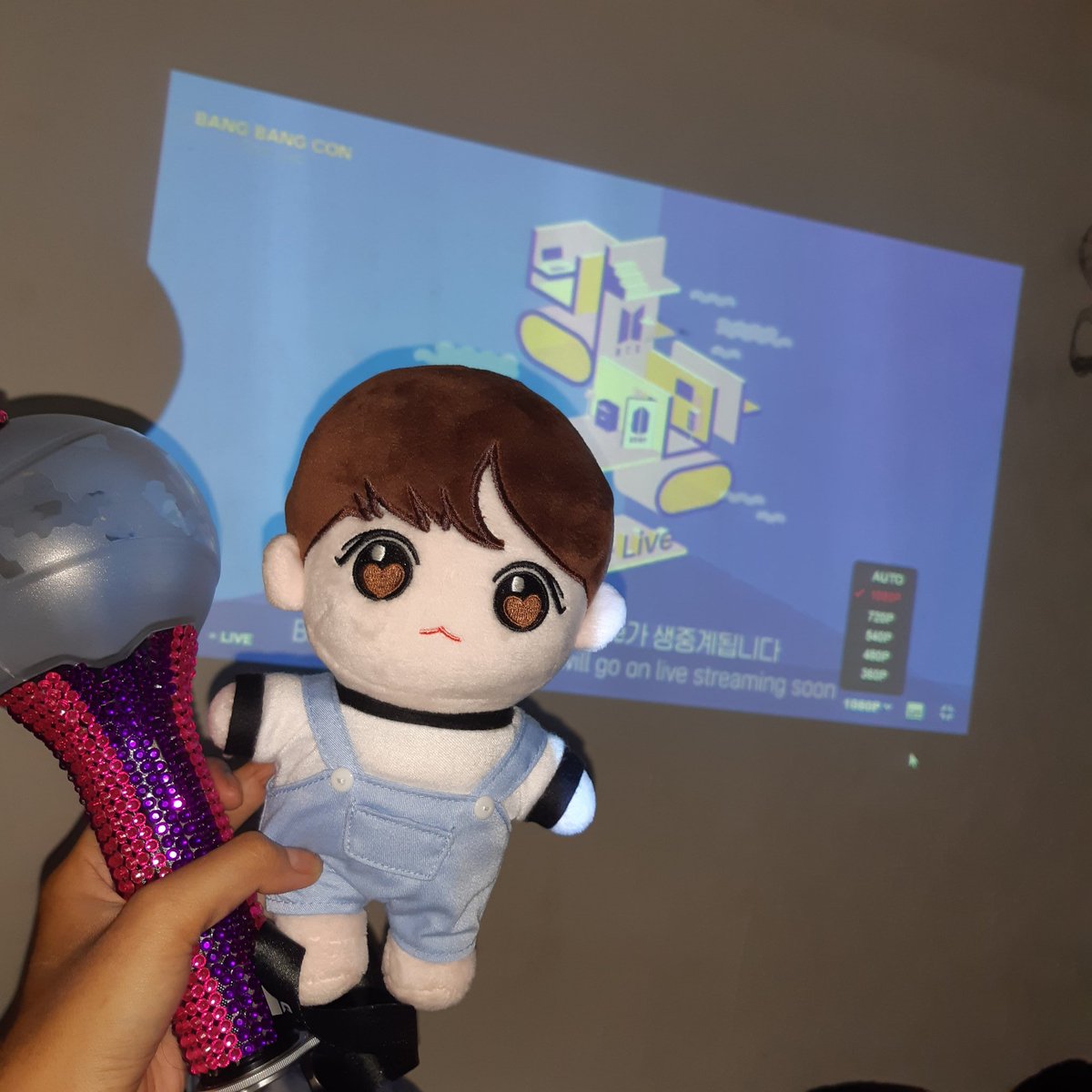 shoftkoojin's tweet photo. Aaaaa ga sabar Bang Bang Con Sampe nyewa proyektor biar puas 🤗

@JinHitEnt_Event
@saturdaydrum
@scenerytuann @asternotblue #BangBangConTheLive
#BANGBANGCON_TheLive https://t.co/mhJX9JcPNe
