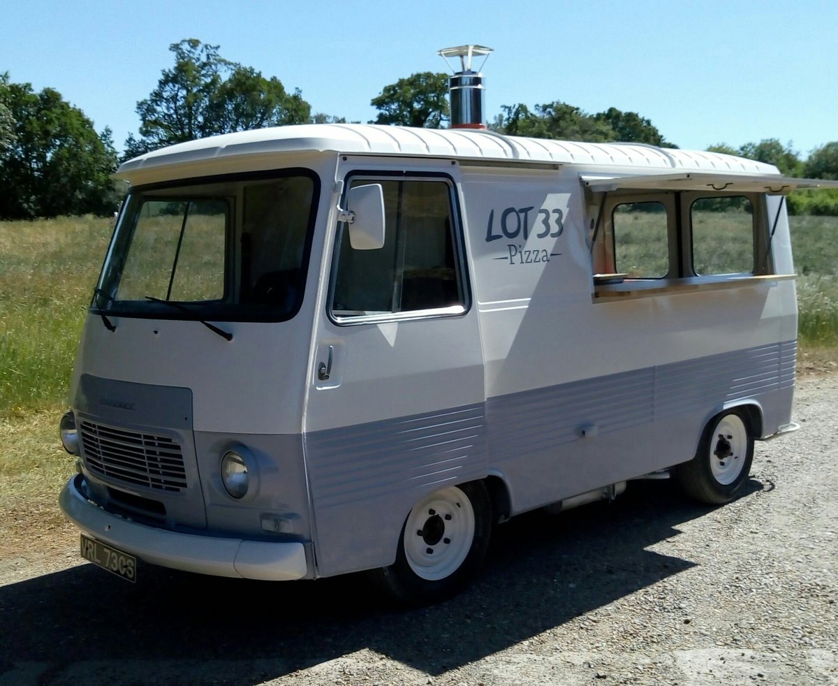 33Lot's tweet image. Our little pizza truck Lottie. Looking cool in the sunshine 😎 #SummerVibes #pizza #party