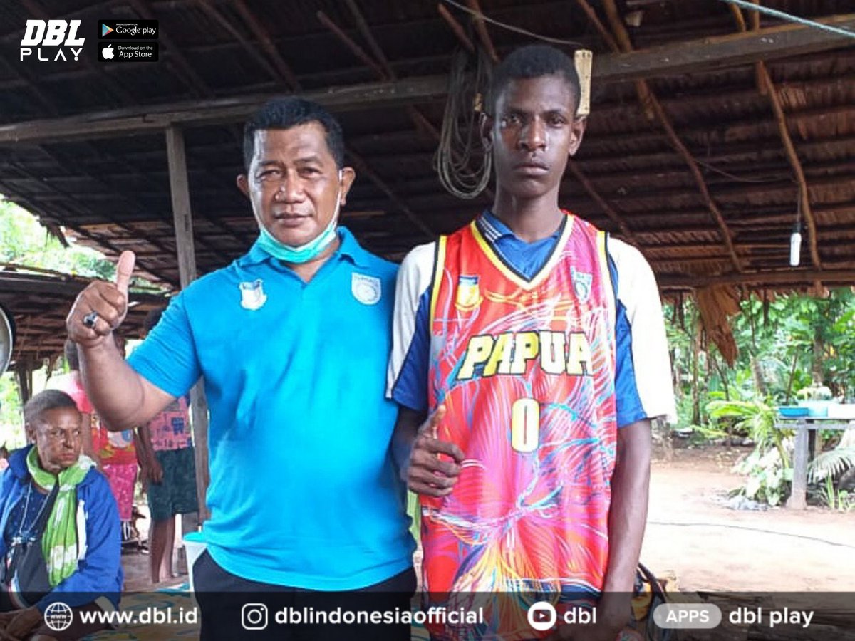 Ini potret Filemon Basik Basik. Putra asli Merauke berusia 15 tahun ini memiliki tinggi 195 sentimeter. Banyak yang bertanya, apakah keluarganya juga tinggi menjulang? Info lengkapnya ada di sini --> bit.ly/2XZNtlq