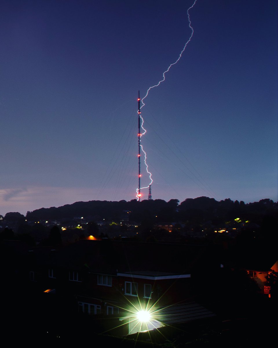 timcornbill's tweet photo. The Sutton Coldfield mast taking a beating last night during the crazy electrical storm ⚡️⚡️

(Portrait - so it will need a click)

#stormhour #lightning #ukweather #birmingham https://t.co/P3moxUn7rq