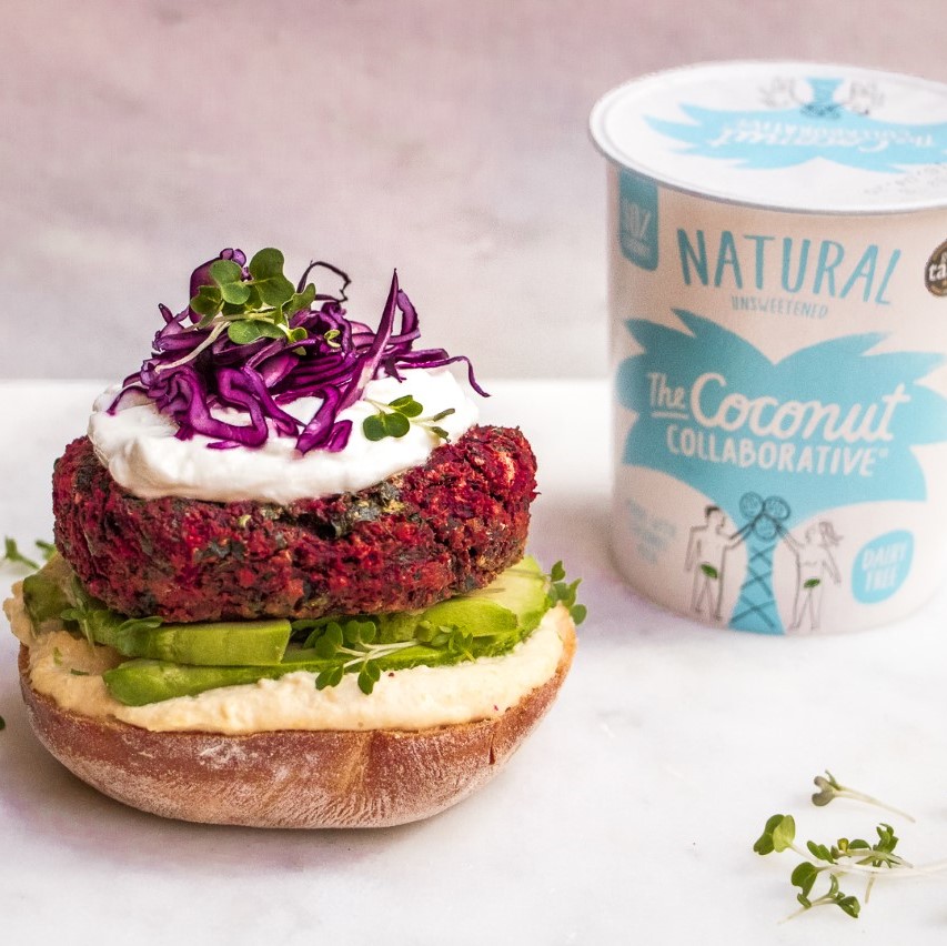 coconutcollab's tweet photo. Our delicious Vegan Beetroot Burger is perfect topped off with our Natural Coconut Yog - it'll sure make your neighbours jealous 😉
Recipe link : https://t.co/kqyyEphkJj
#plantbased #veganbbq #beetroot #veggieburger #comedinewithus #beetrootburger https://t.co/cnpTHfcIpW