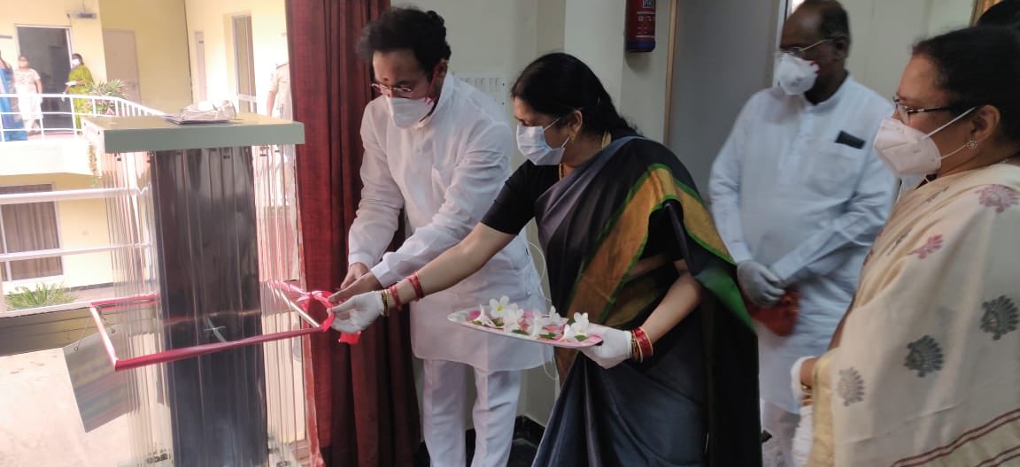 kishanreddybjp's tweet photo. Attended the launch of #COVID19 related products by Start Ups from the AIC ALEAP WE - HUB, Kukatpally, Hyd this morning, along with the Former @BJP4Telangana Prez @drlaxmanbjp, Founder of ALEAP, Smt Rama Devi garu &amp; other enterprising women entrepreneurs.
Sharing a few glimpses. https://t.co/8Xbphq3PS0